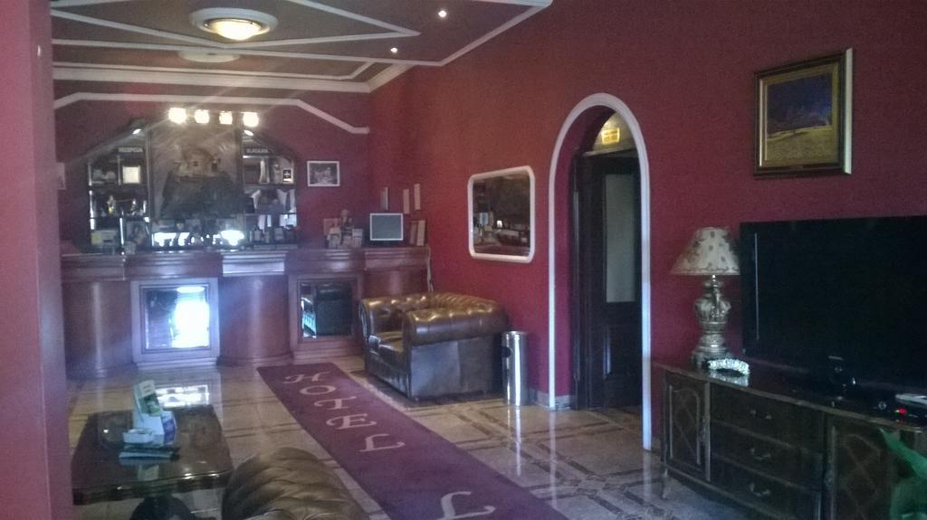 Hotel Lovcen Podgorica Buitenkant foto