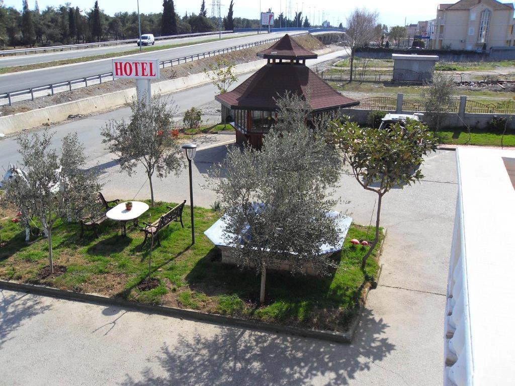 Hotel Lovcen Podgorica Buitenkant foto