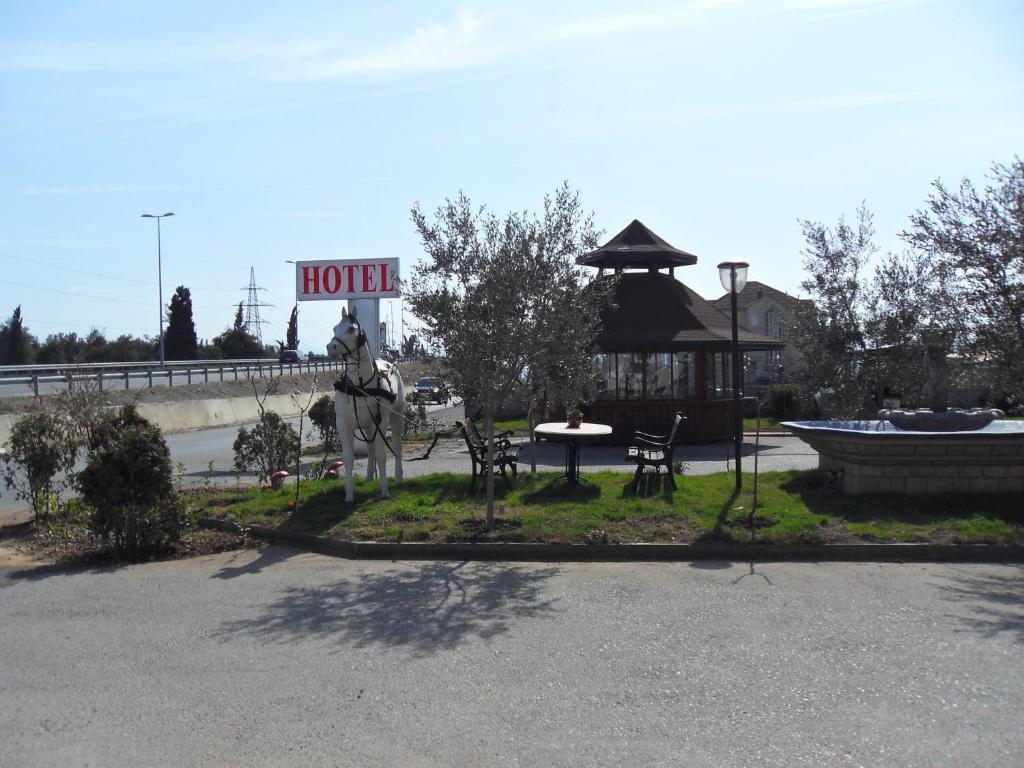 Hotel Lovcen Podgorica Buitenkant foto