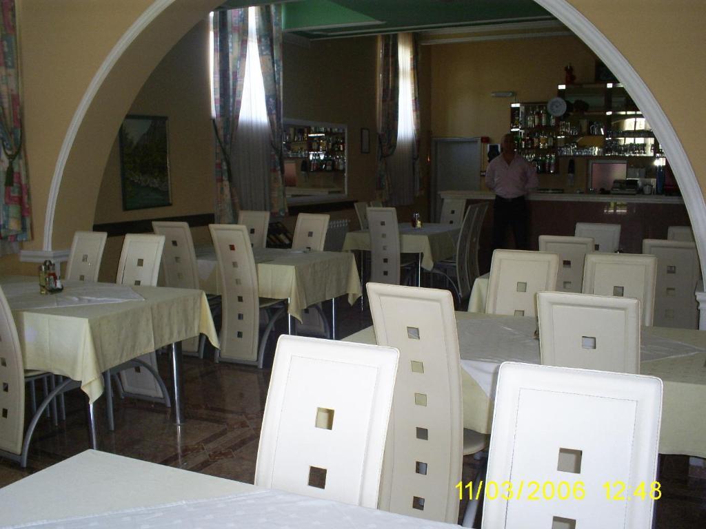 Hotel Lovcen Podgorica Buitenkant foto
