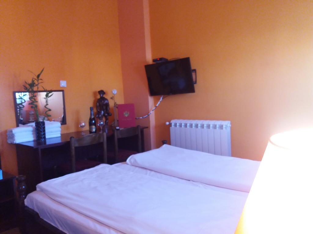 Hotel Lovcen Podgorica Buitenkant foto