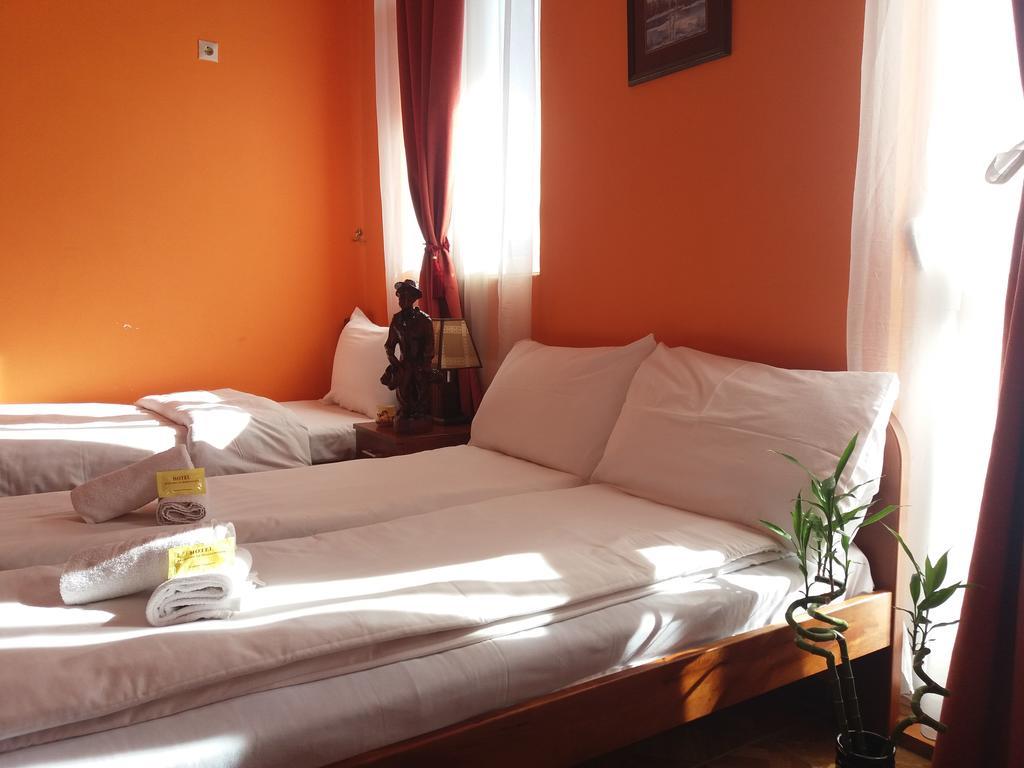 Hotel Lovcen Podgorica Buitenkant foto