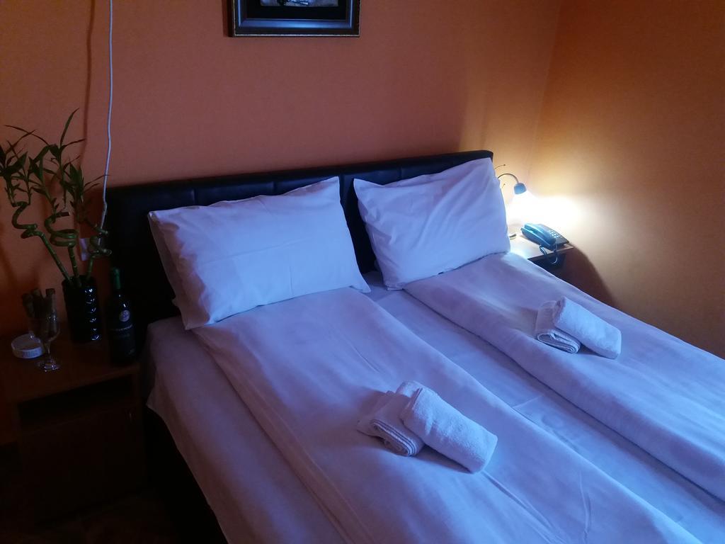 Hotel Lovcen Podgorica Buitenkant foto