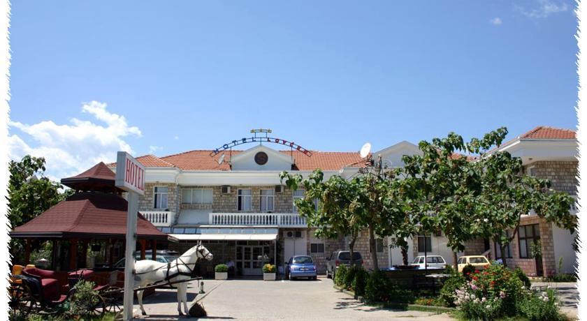 Hotel Lovcen Podgorica Buitenkant foto