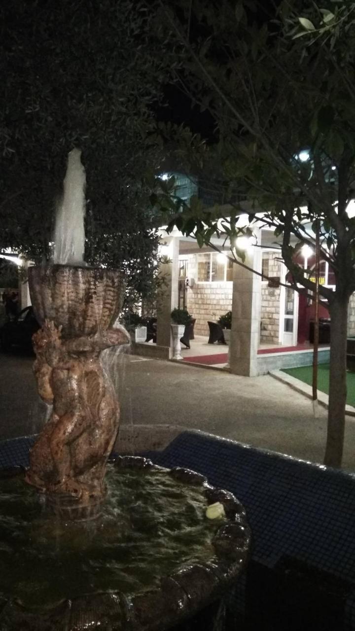 Hotel Lovcen Podgorica Buitenkant foto