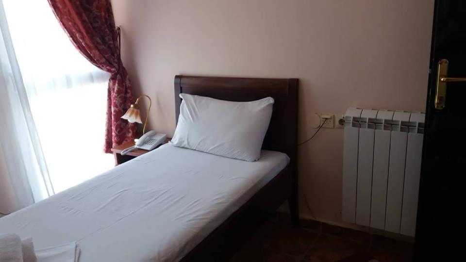 Hotel Lovcen Podgorica Buitenkant foto