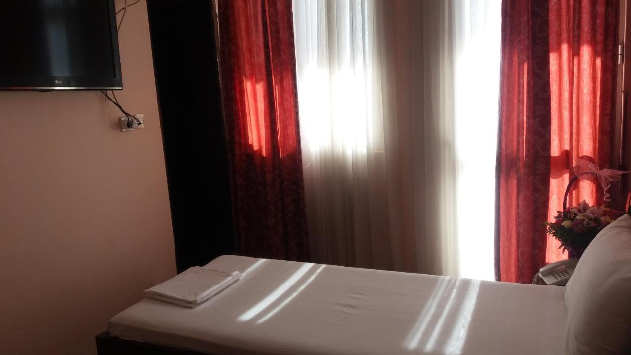 Hotel Lovcen Podgorica Buitenkant foto