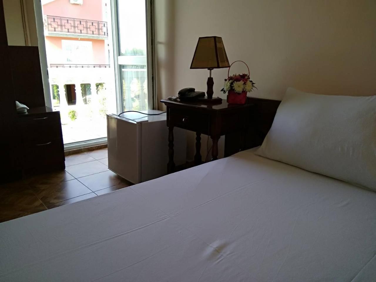 Hotel Lovcen Podgorica Buitenkant foto