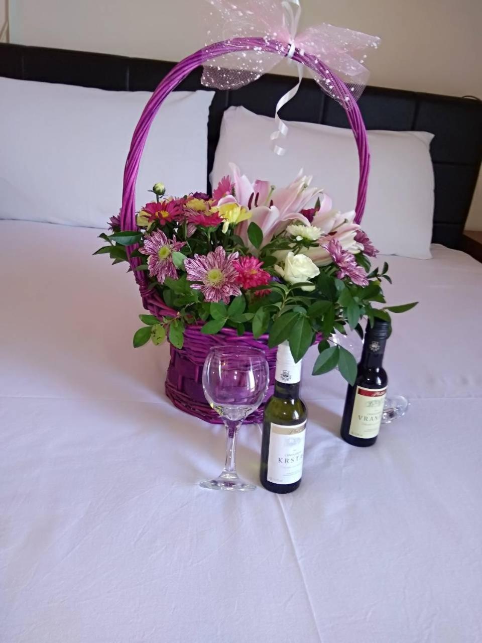 Hotel Lovcen Podgorica Buitenkant foto